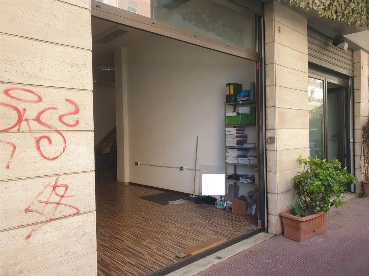 Magazzino in Via Gaetano Devitofrancesco 7 Bari, Bari, {3} - Foto 2