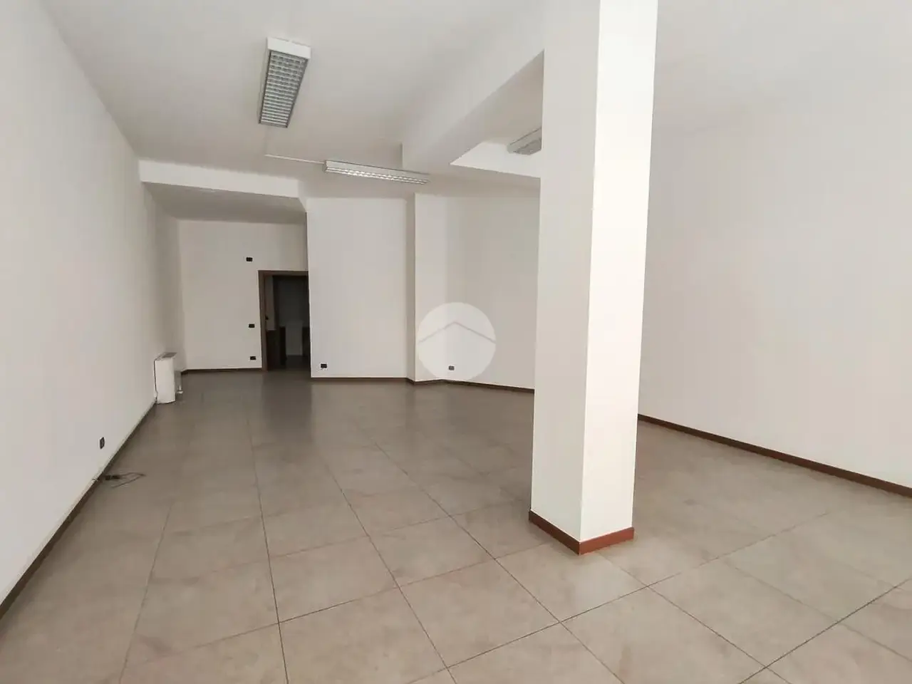 Negozio in Viale Filagno 1, Treviglio, {3} - Foto 1