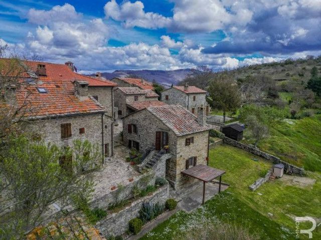 Country house or cottage in Cantalena, Cortona - Photo 1