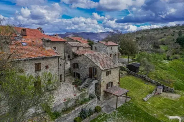 Country house or cottage in Cantalena, Cortona - Photo 1