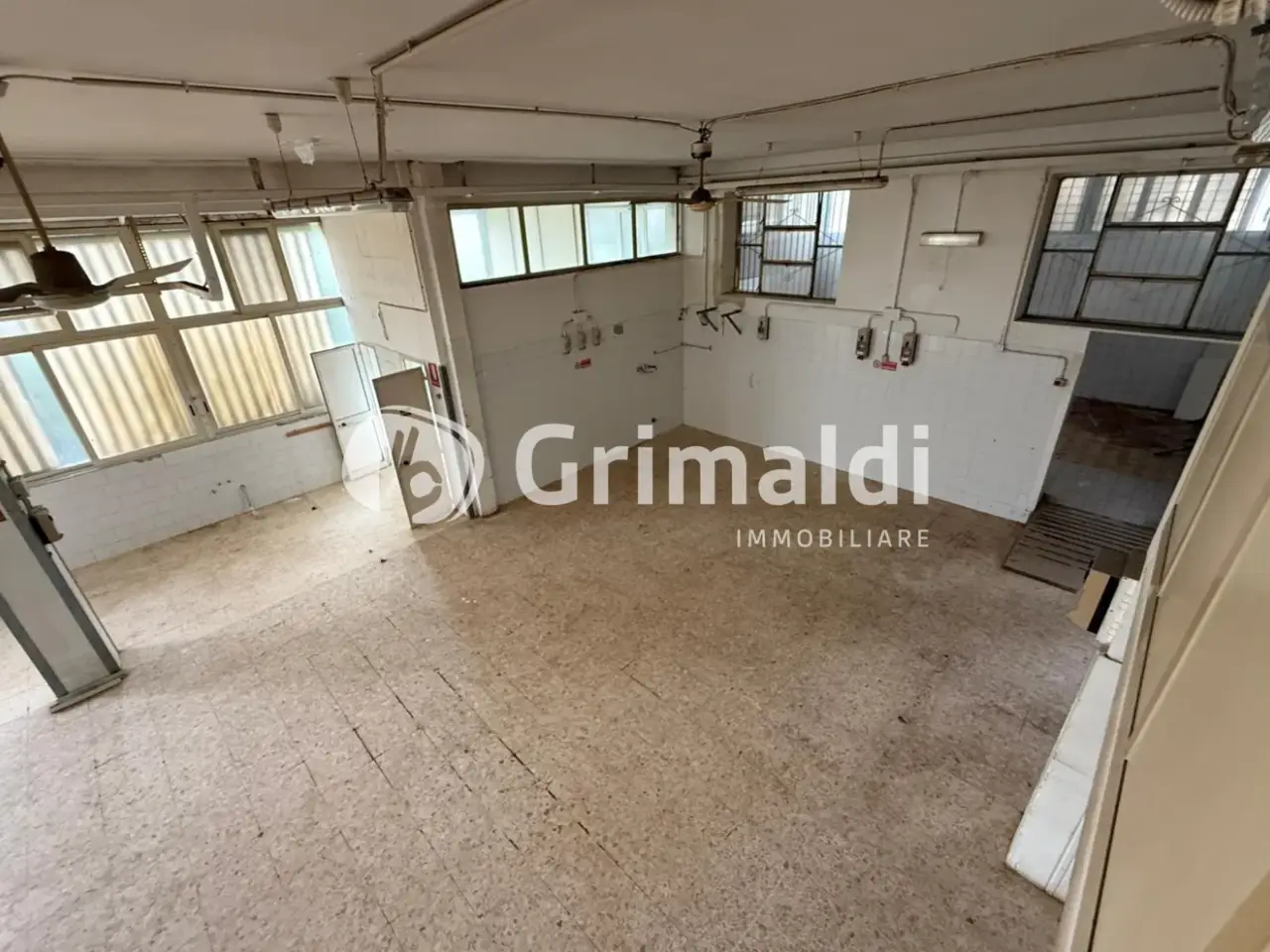 Negozio in Via Firenze  Snc , Pontecagnano Faiano, {3} - Foto 2