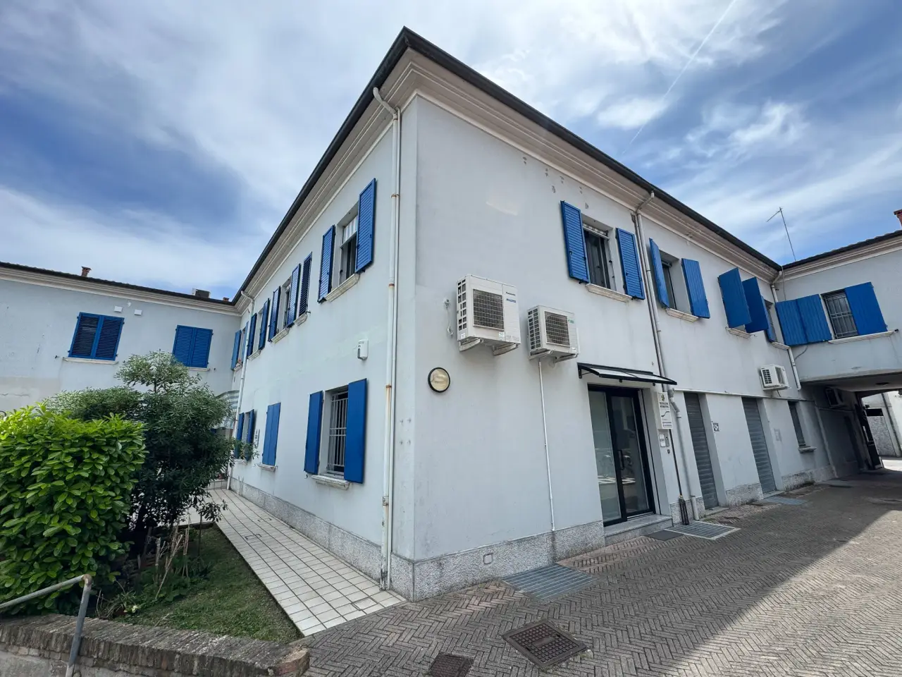 Palazzina commerciale in Via Melozzo da Forlì 36, Rimini, {3} - Foto 2