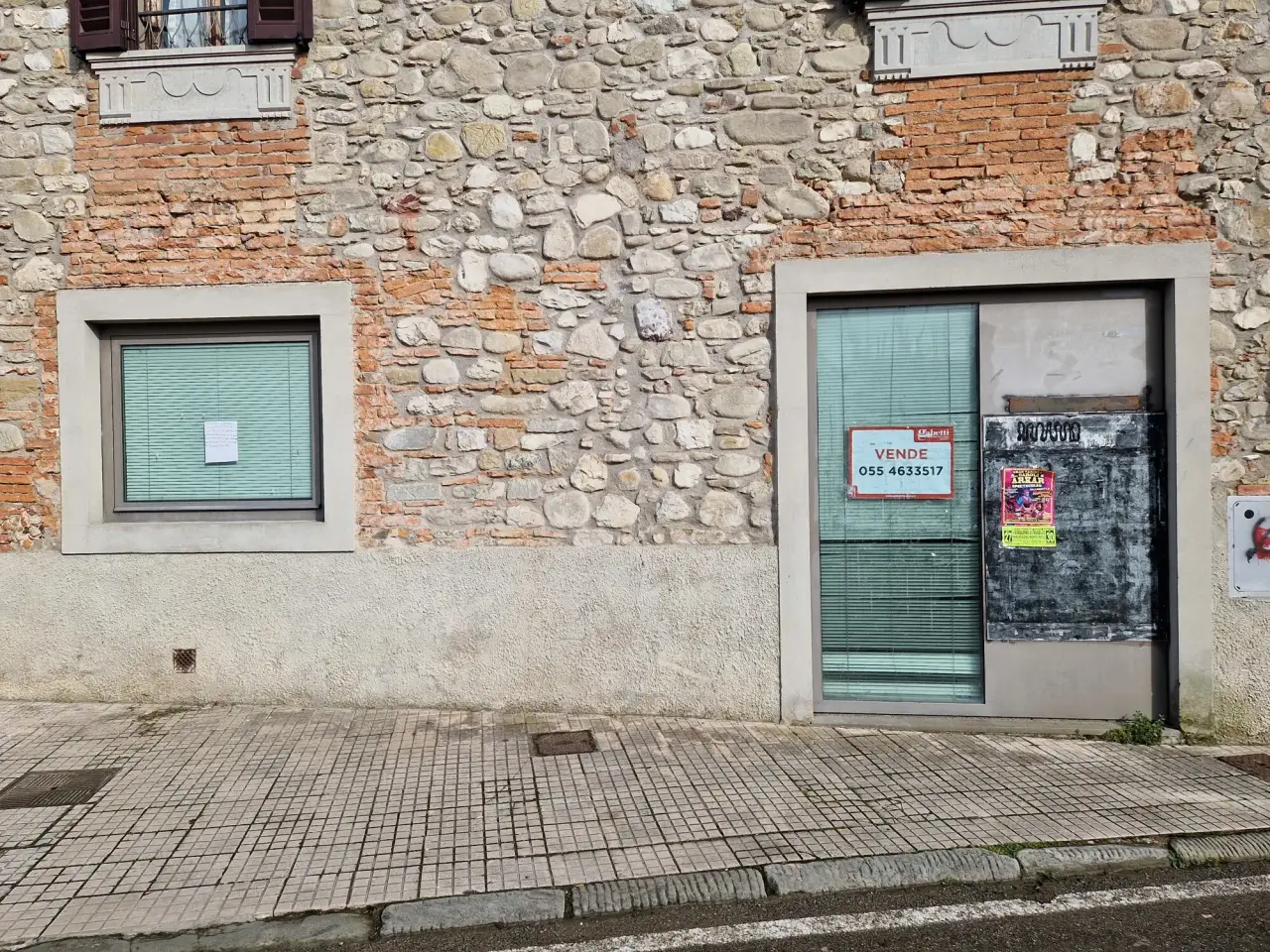 Locale commerciale in Via 1 Maggio Angolo Via San Francesco, 2 68, Barberino Di Mugello, {3} - Foto 1