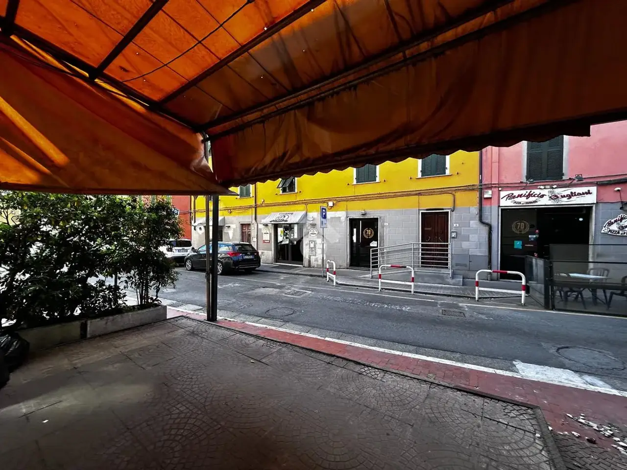 Negozio in Locale Via XX Settembre 8, Sarzana, {3} - Foto 1
