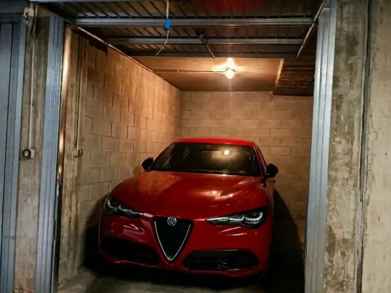 Parcheggio chiuso in , Torino, {3} - Foto 1