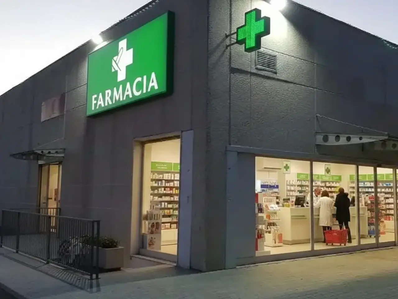 Negozio in Via Gino De Sanctis, Lecce, {3} - Foto 1