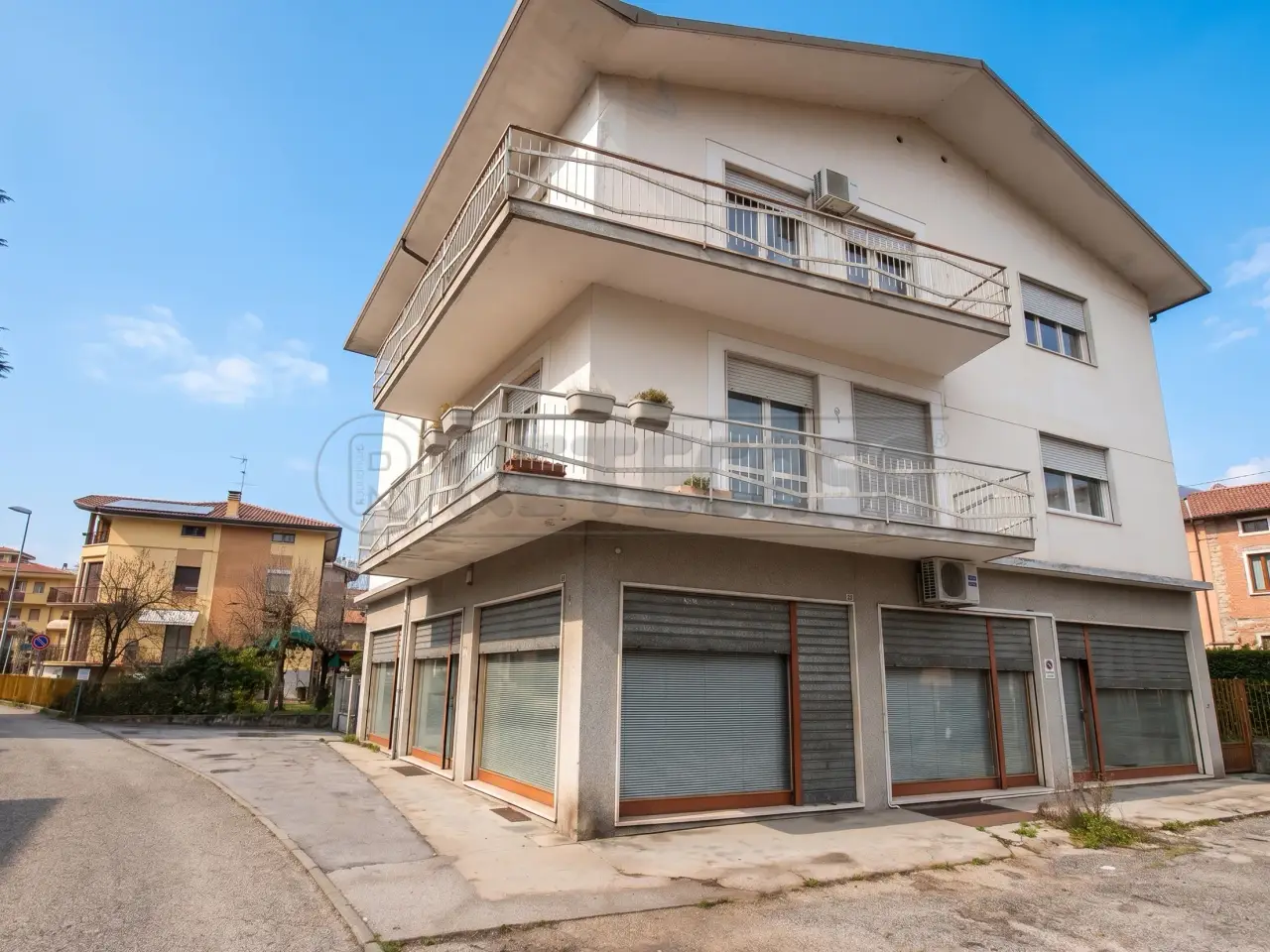 Palazzina commerciale in Via Sabotino 1, Valdagno, {3} - Foto 1
