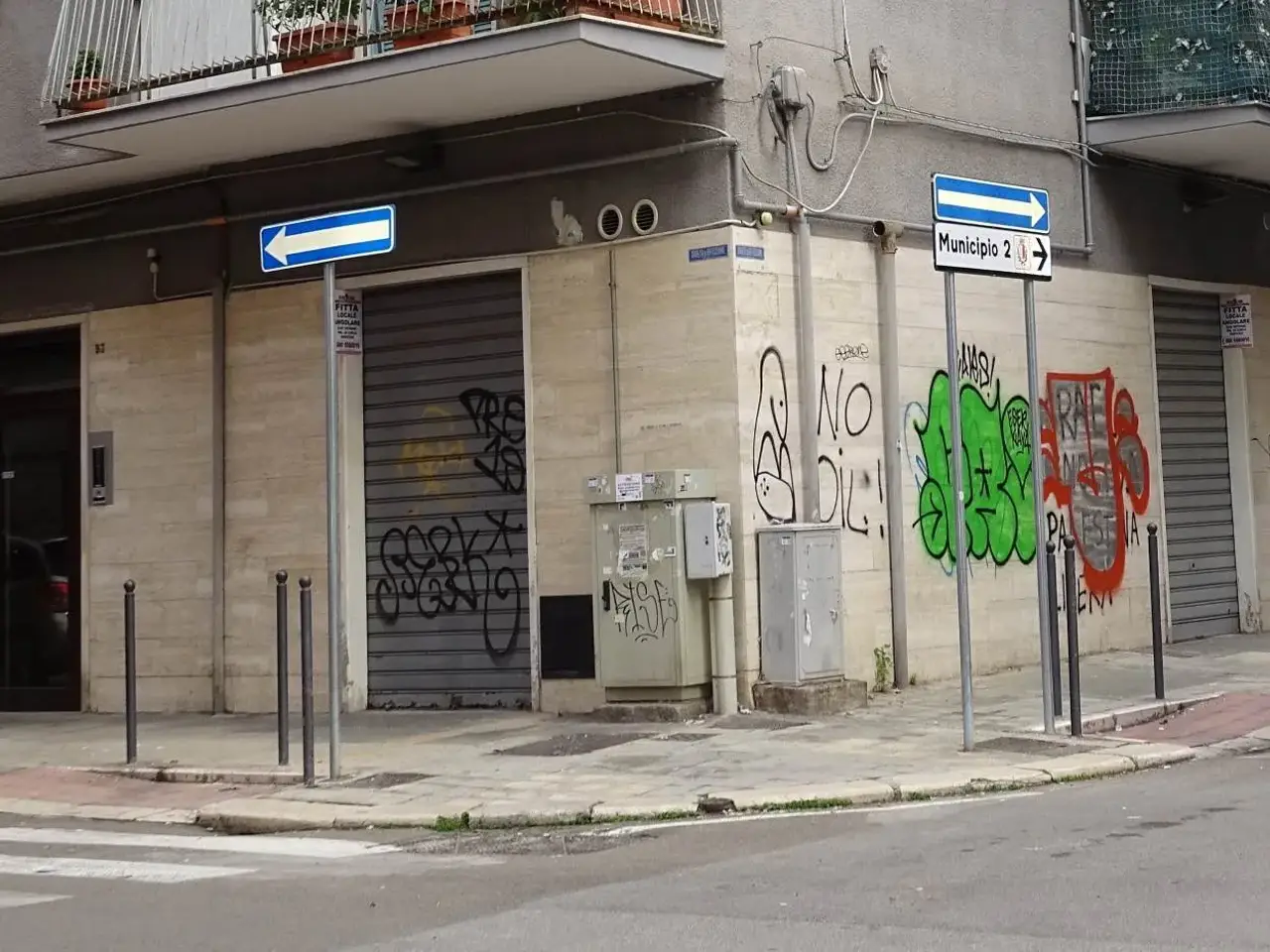 Negozio in Via Laterza 27 Angolo Via Buccari, Bari, {3} - Foto 1