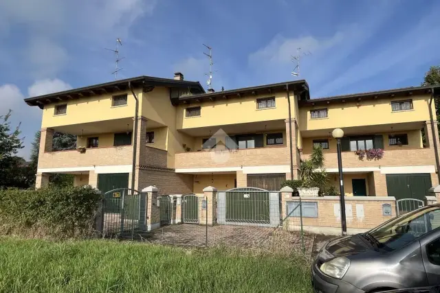 Terraced house in Via Silvio d'Arzo 1, Bibbiano - Photo 1