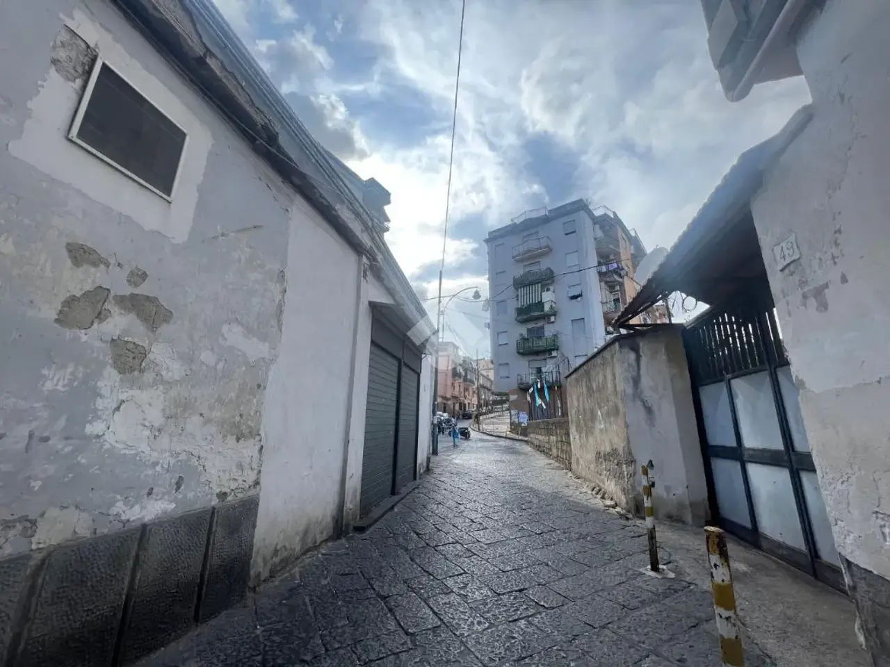 Negozio in Salita Principi 47, Napoli, {3} - Foto 1