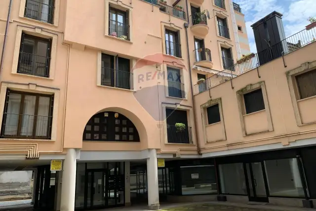 Trilocale in affitto, Piazza Repubblica 8, Varese - Foto 1