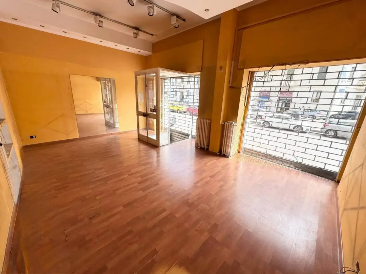 Locale commerciale in Viale Cassiodoro 4 Milano, Milano, {3} - Foto 1