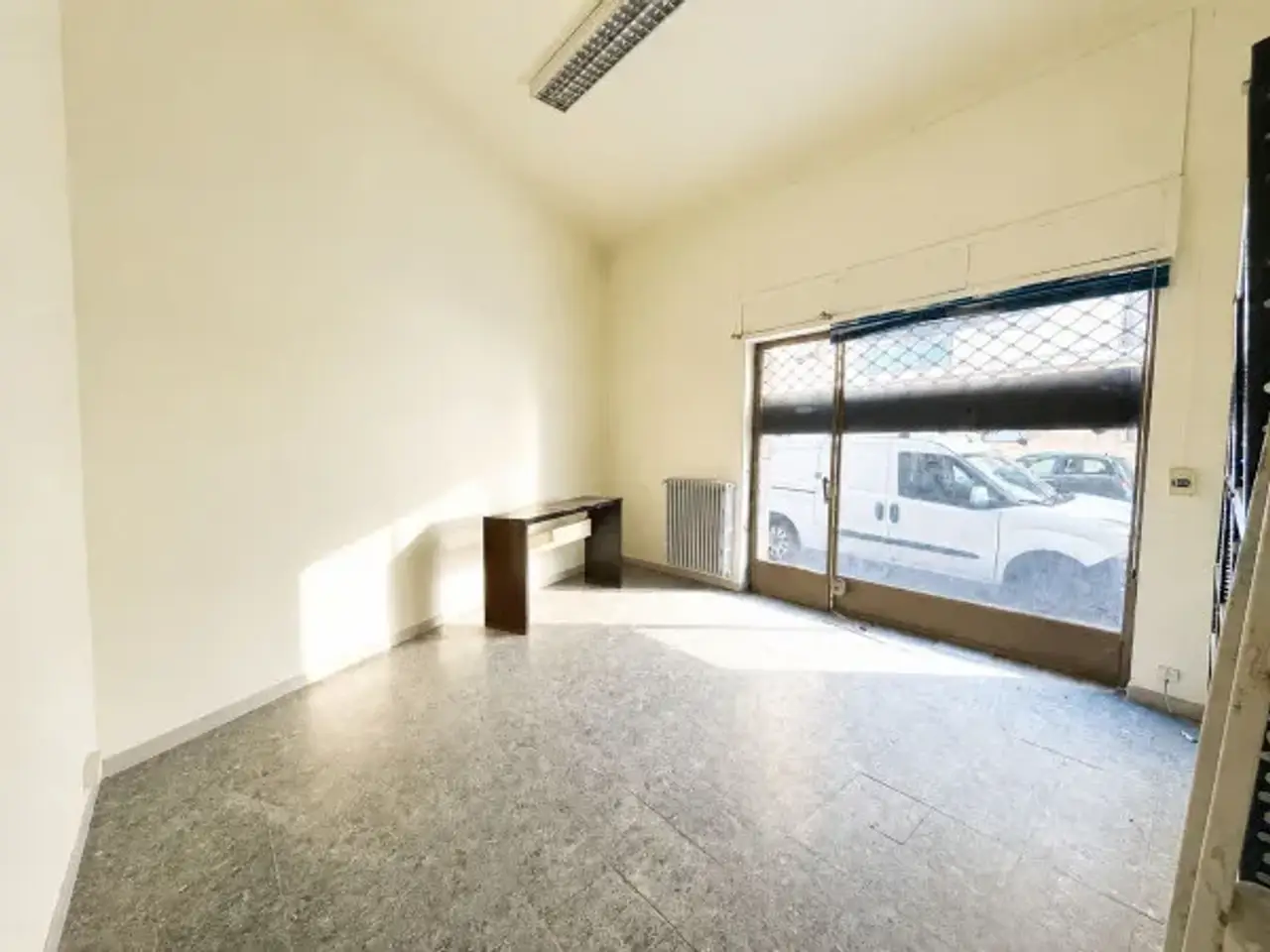 Negozio in Via Emilio Faà di Bruno 27, Alessandria, {3} - Foto 2