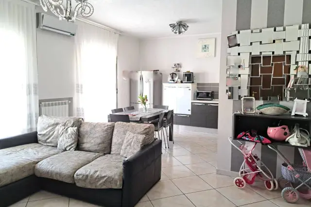 3-room flat in Via Cornato, Maddaloni - Photo 1