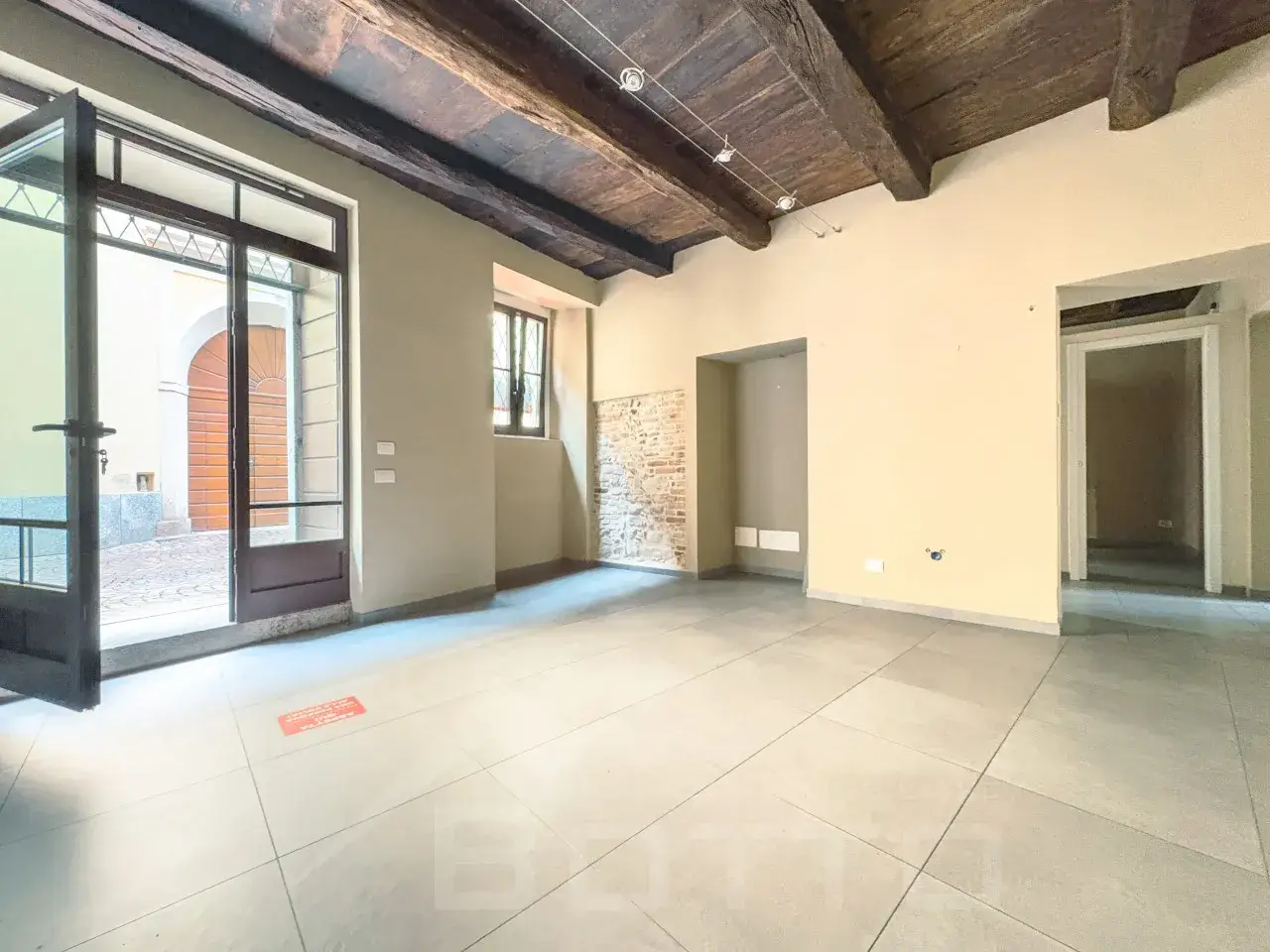 Negozio in Via Prevosto Felice Piana 33, Borgomanero, {3} - Foto 1