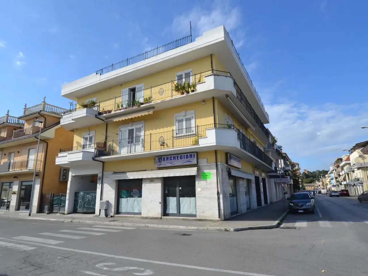 Negozio in Via Toti Angolo Via Mare, San Benedetto Del Tronto, {3} - Foto 1