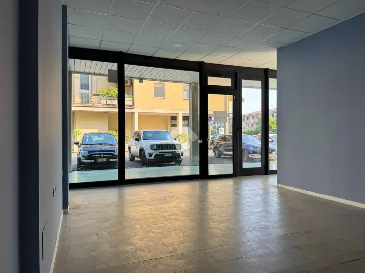 Negozio in Via Giulio Bevilacqua, Desenzano Del Garda, {3} - Foto 2