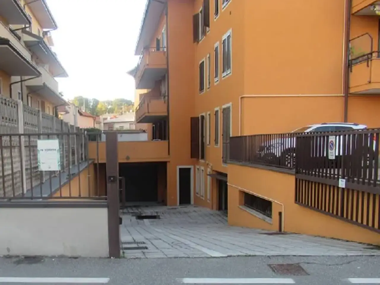 Magazzino in Via Isonzo, Arcore, {3} - Foto 1