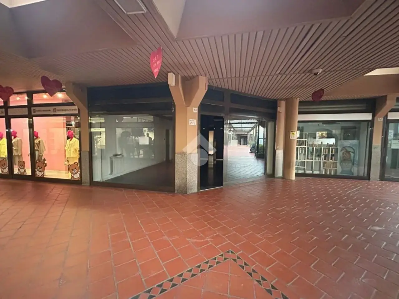 Negozio in Via S. Francesco d'Assisi 1, Rivarolo Canavese, {3} - Foto 1