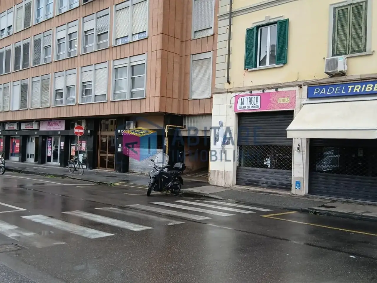 Locale commerciale in , Livorno, {3} - Foto 1