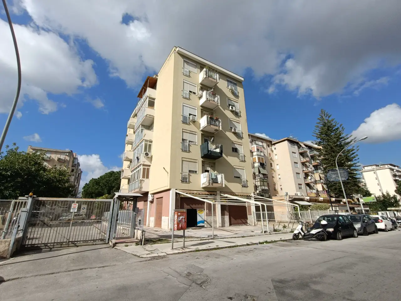 Negozio in Via Rinaldo d'Aquino 47, Palermo, {3} - Foto 2