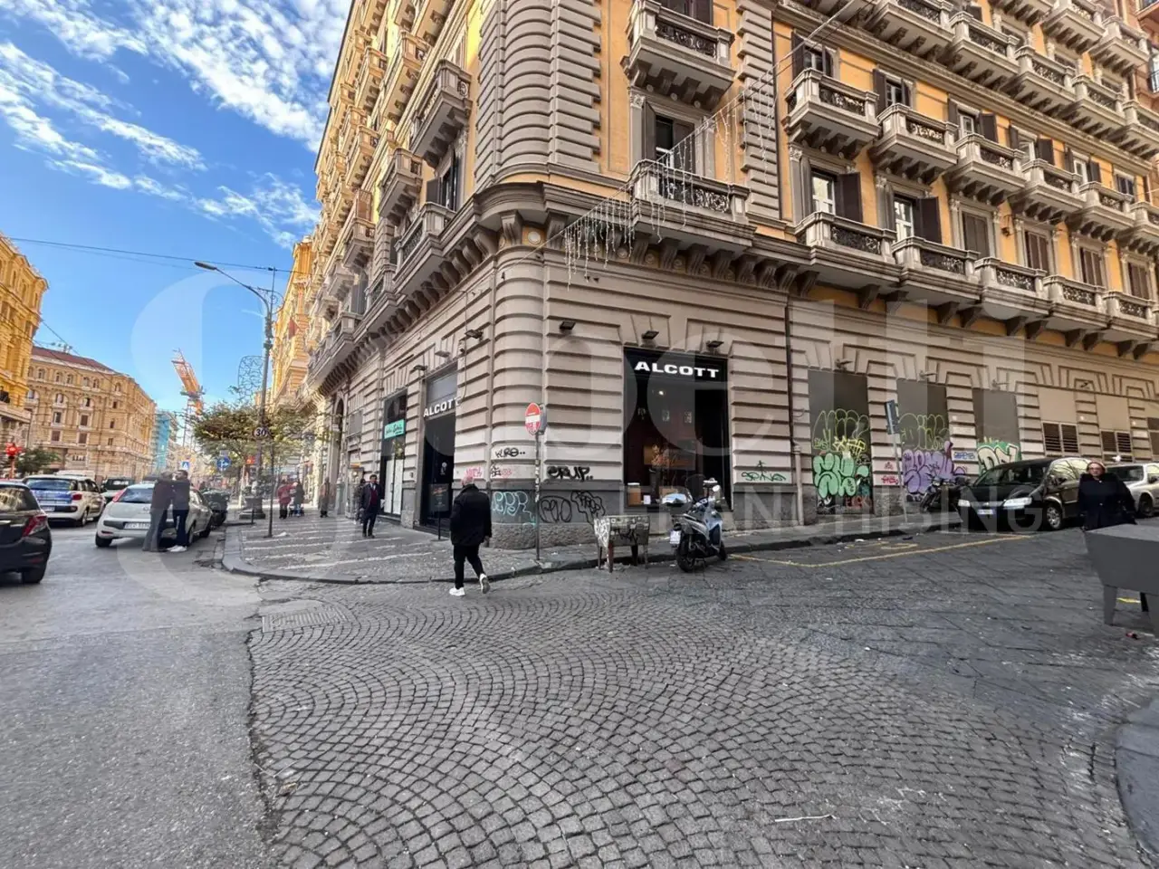 Esercizio commerciale in Via Sant'Arcangelo a Baiano 59, Napoli, {3} - Foto 1