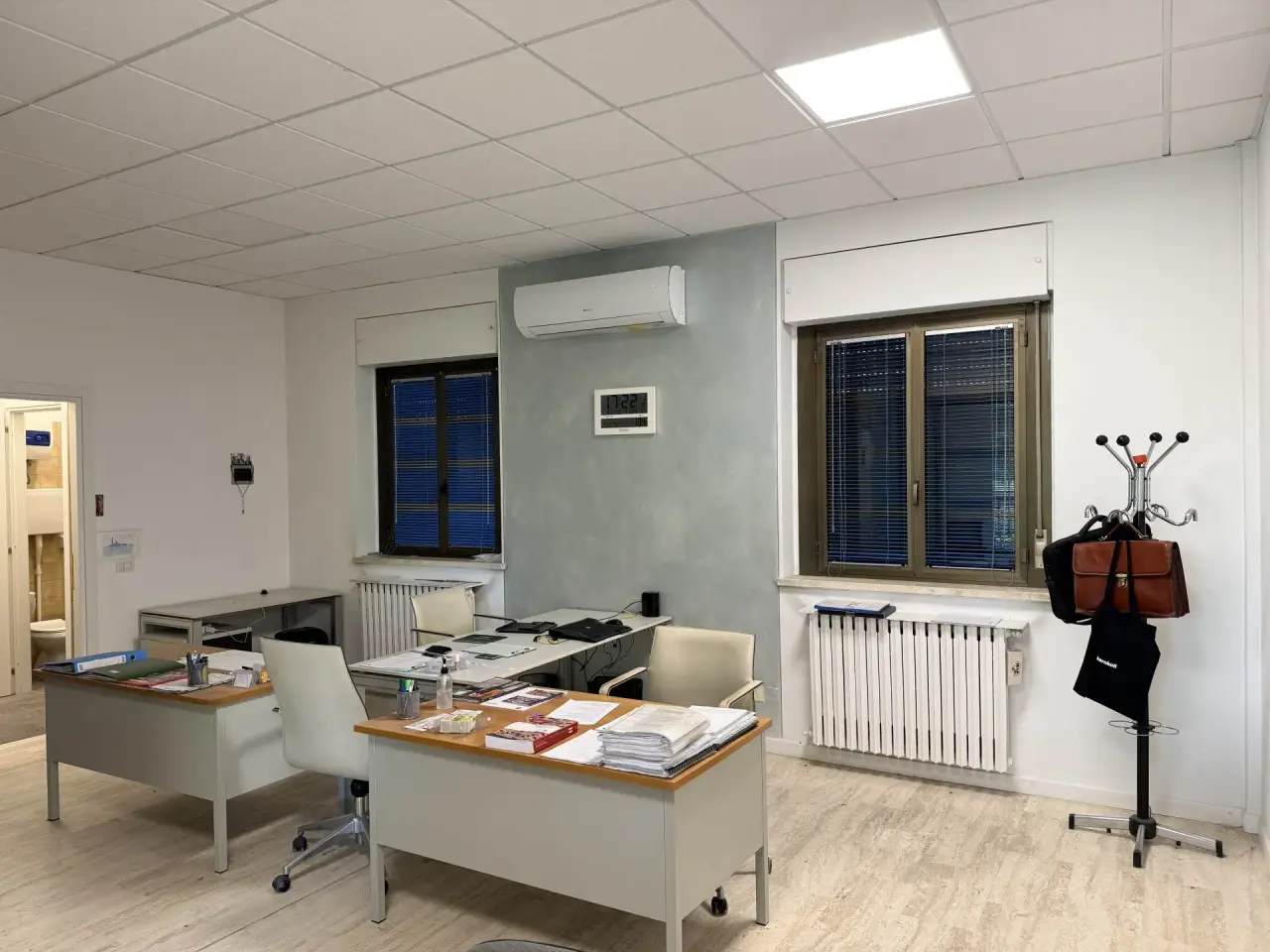 Negozio in Via dei Pini, Pieve Emanuele, {3} - Foto 2