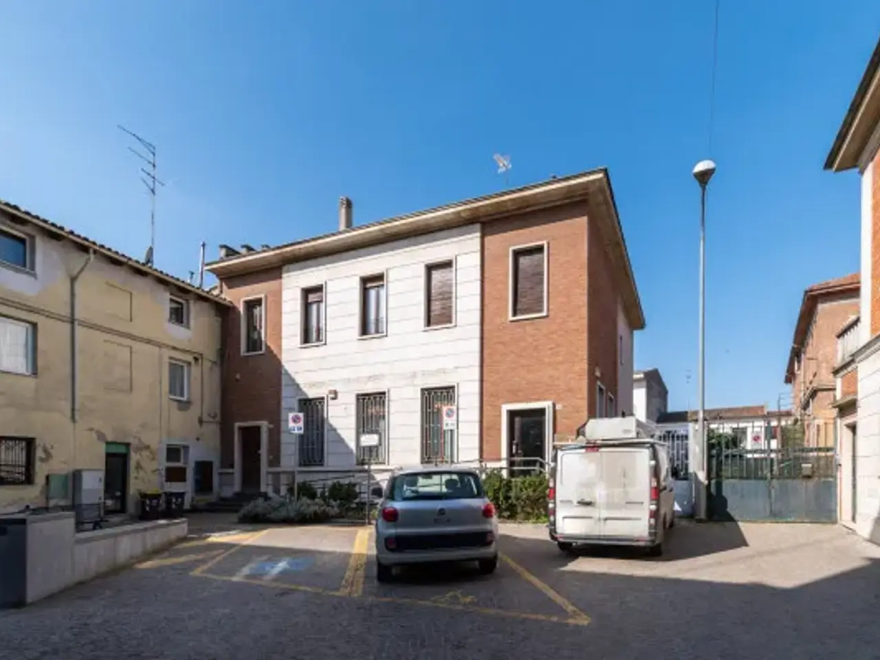 Negozio in Via XXV Aprile 35, Castellazzo Bormida, {3} - Foto 1