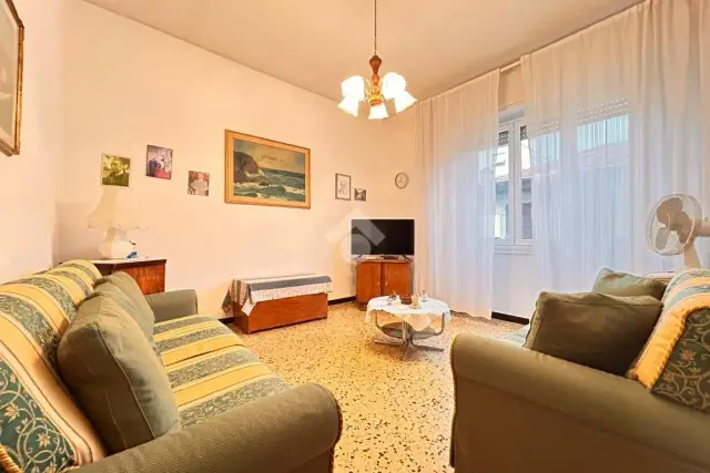 4-room flat in Via Giosuè Carducci 66, La Spezia - Photo 1