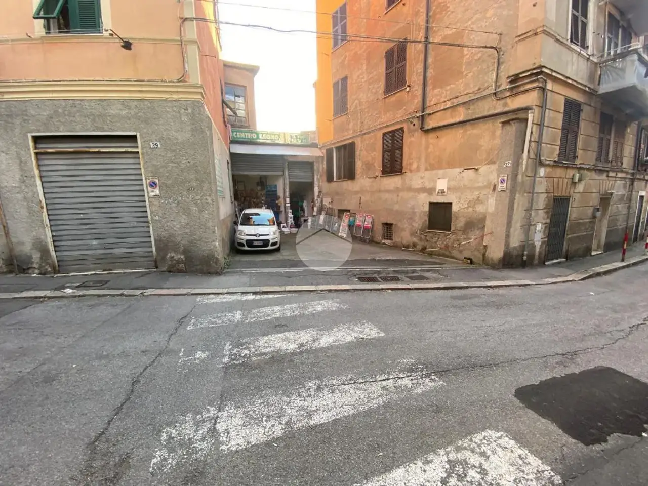 Capannone in Via Giordano 27, Genova, {3} - Foto 1