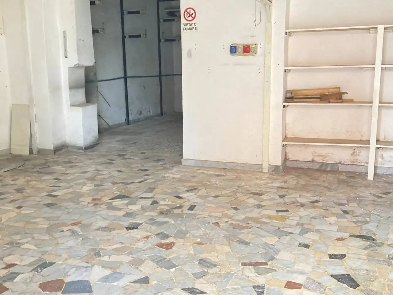 Esercizio commerciale in Via Emilio Scaglione 215 Napoli, Napoli, {3} - Foto 1