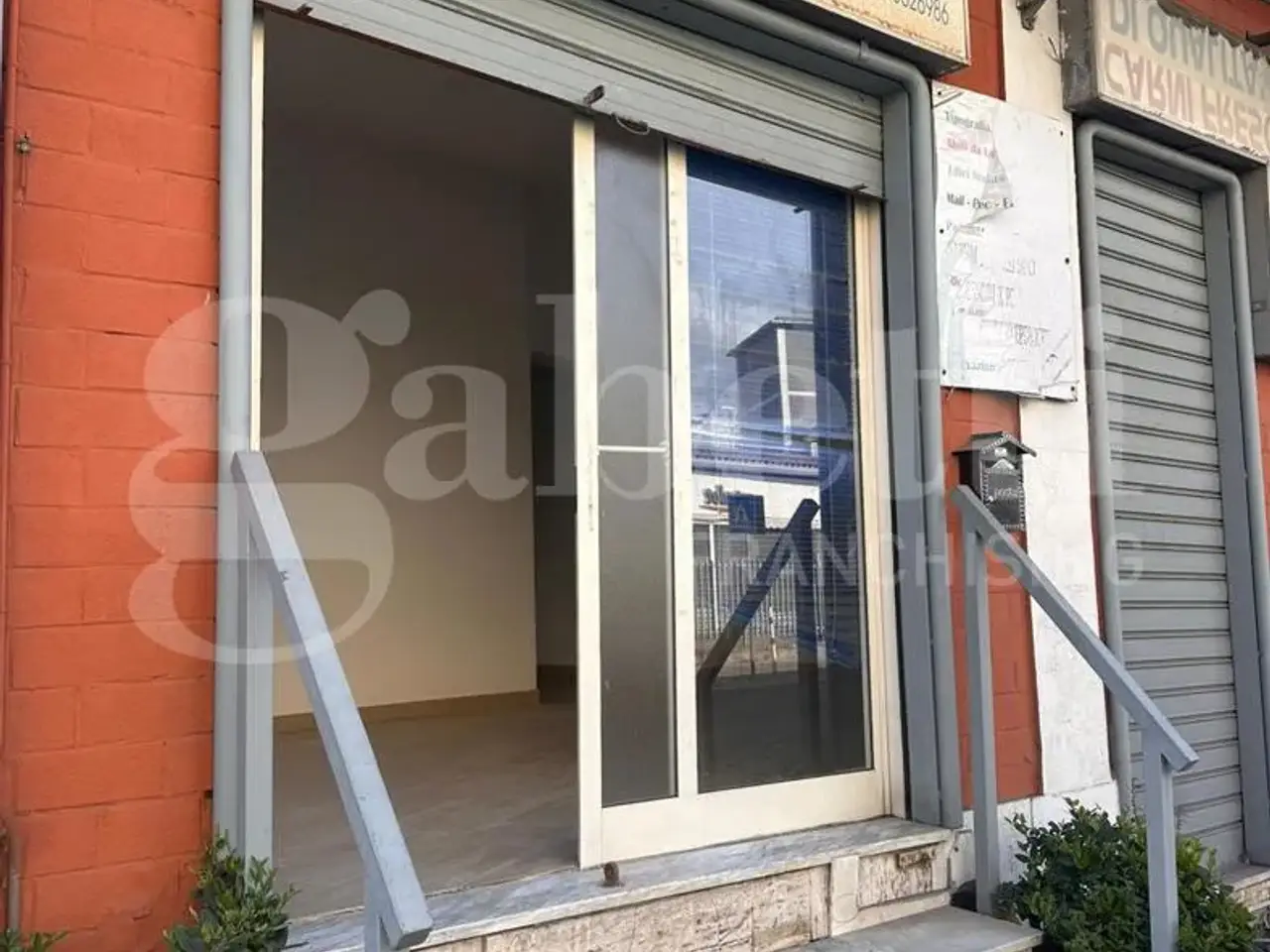 Negozio in Via Vittorio Veneto 7, Torre Annunziata, {3} - Foto 1
