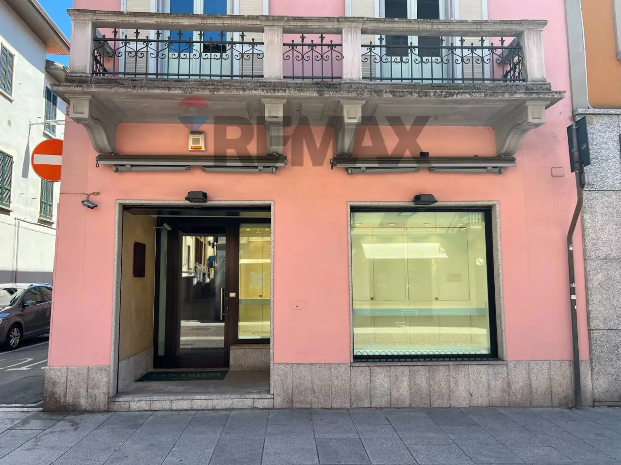Negozio in Corso C. B. Cavour 40, Borgomanero, {3} - Foto 1
