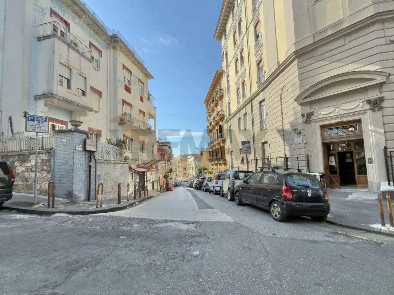 Esercizio commerciale in Via Gaetano Donizetti 7, Napoli, {3} - Foto 1