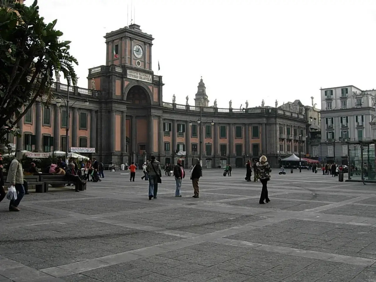 Negozio in Piazza Dante 1, Napoli, {3} - Foto 2