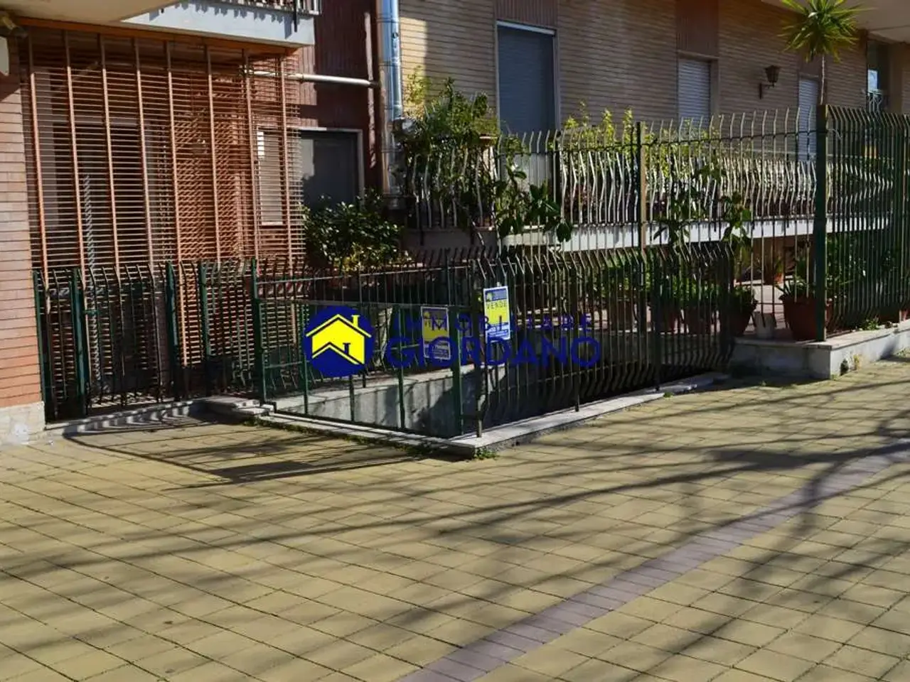 Locale commerciale in Viale Nino di Palma 23, Campi Salentina, {3} - Foto 2