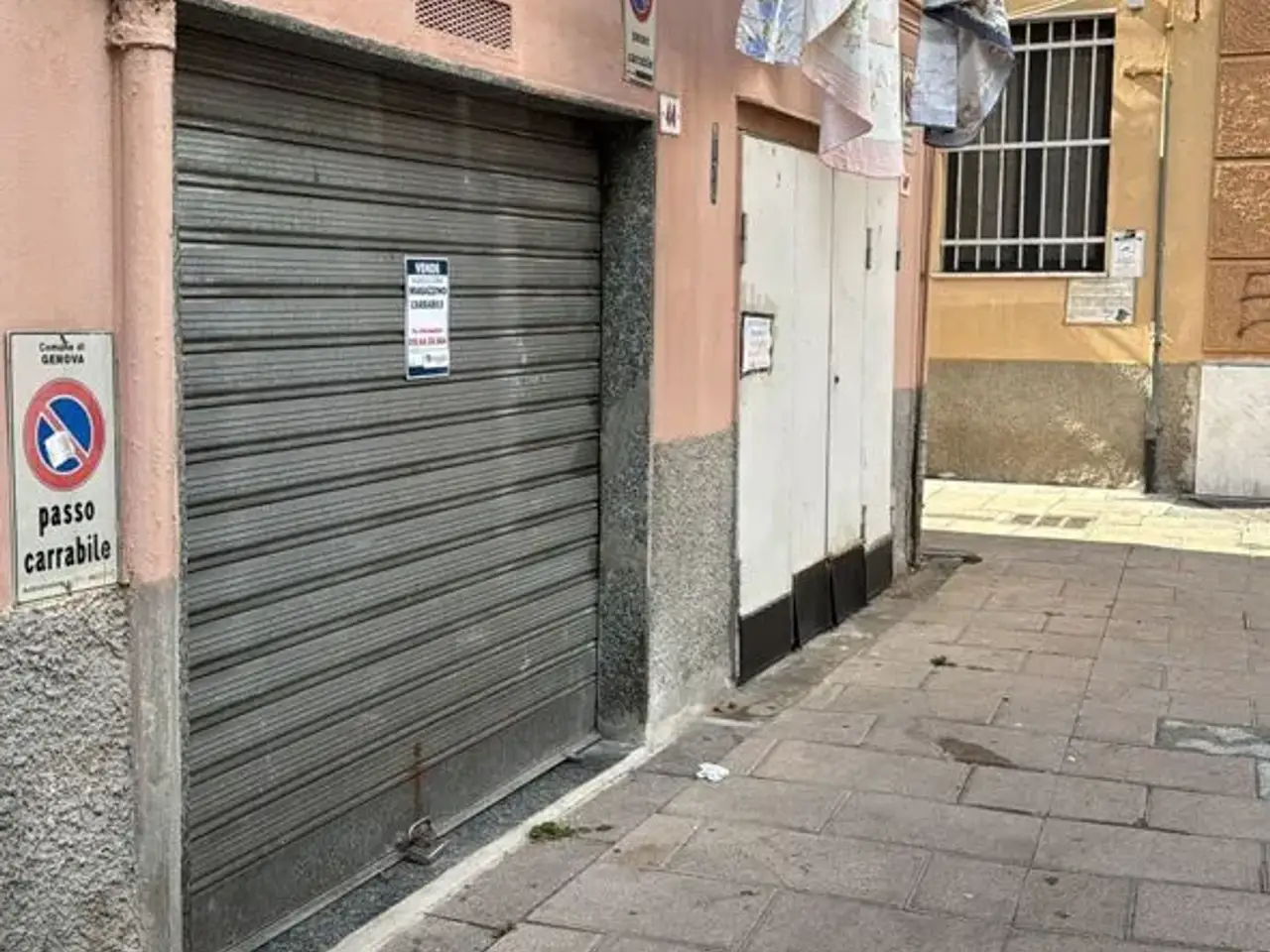 Parcheggio chiuso in Via Piccone 44r, Genova, {3} - Foto 1