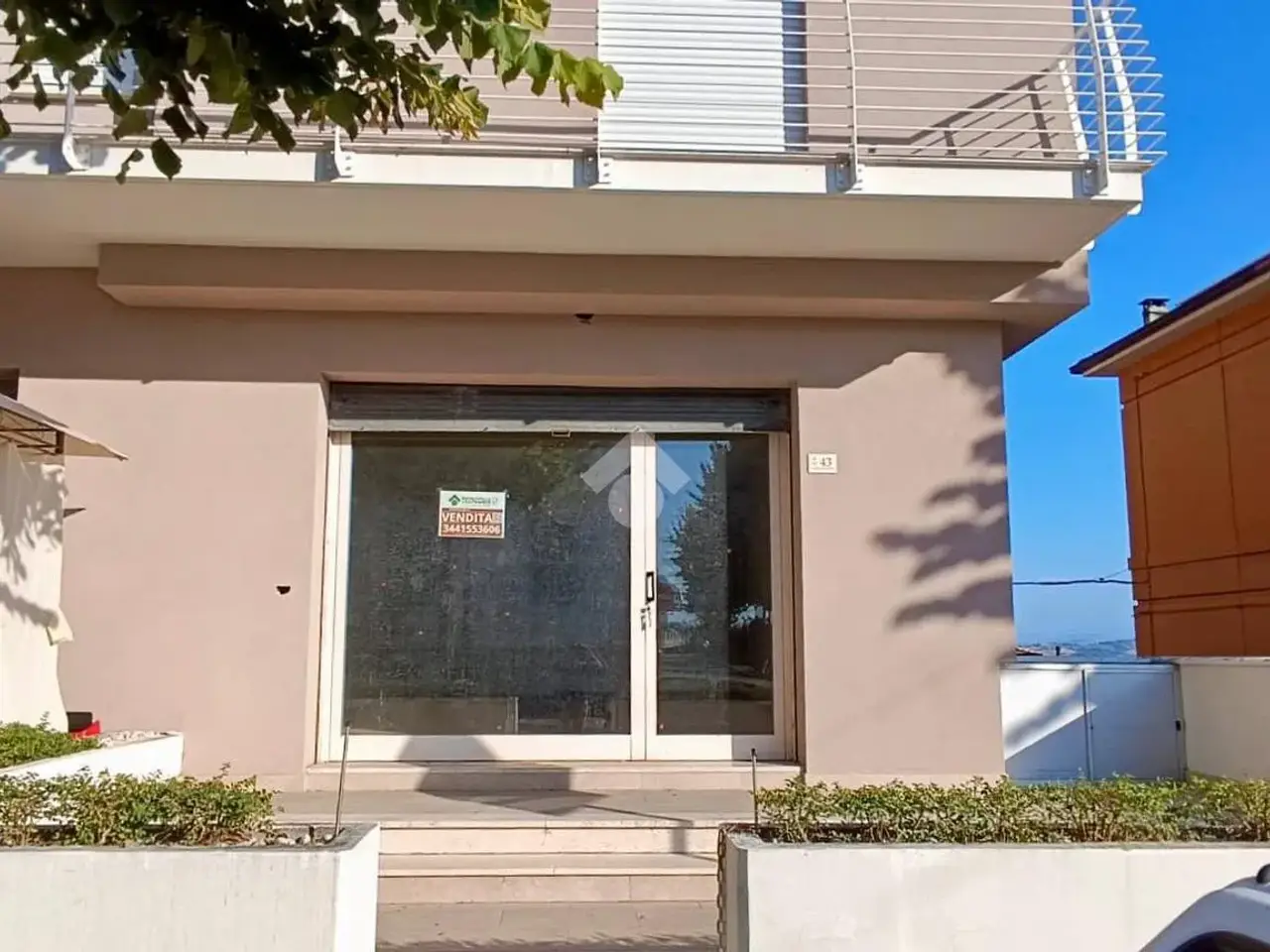 Negozio in Viale Madonna della Misericordia 43, Ancarano, {3} - Foto 1