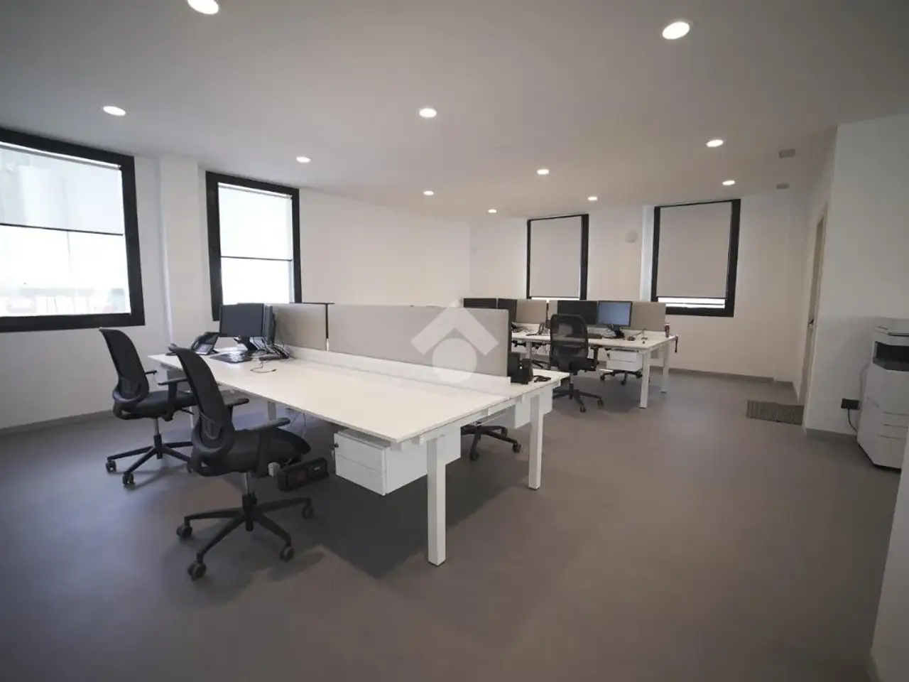 Ufficio in Via F. Turati 111, Cerro Maggiore, {3} - Foto 1