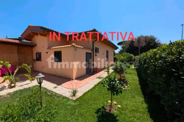 Villa in Viale Castellammare, Fiumicino - Foto 1