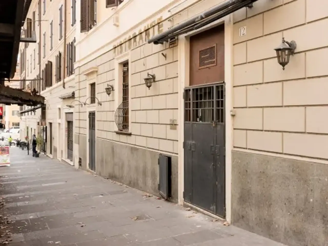 Negozio in Via Vittorio Veneto 12, Roma, {3} - Foto 2