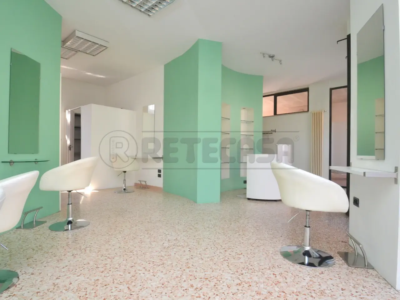Palazzina commerciale in , Valdagno, {3} - Foto 2