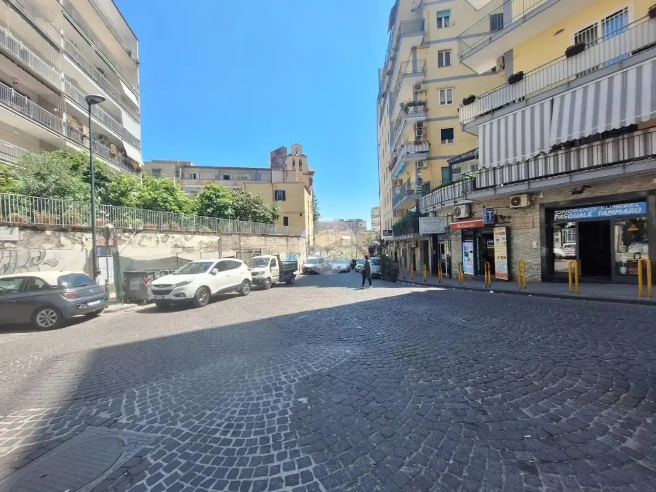 Negozio in Piazza Enrico De Leva 6, Napoli, {3} - Foto 1