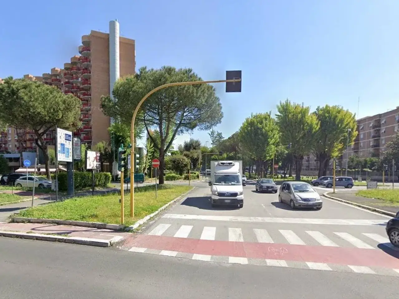 Locale commerciale in Viale Palmiro Togliatti 1500, Roma, {3} - Foto 1