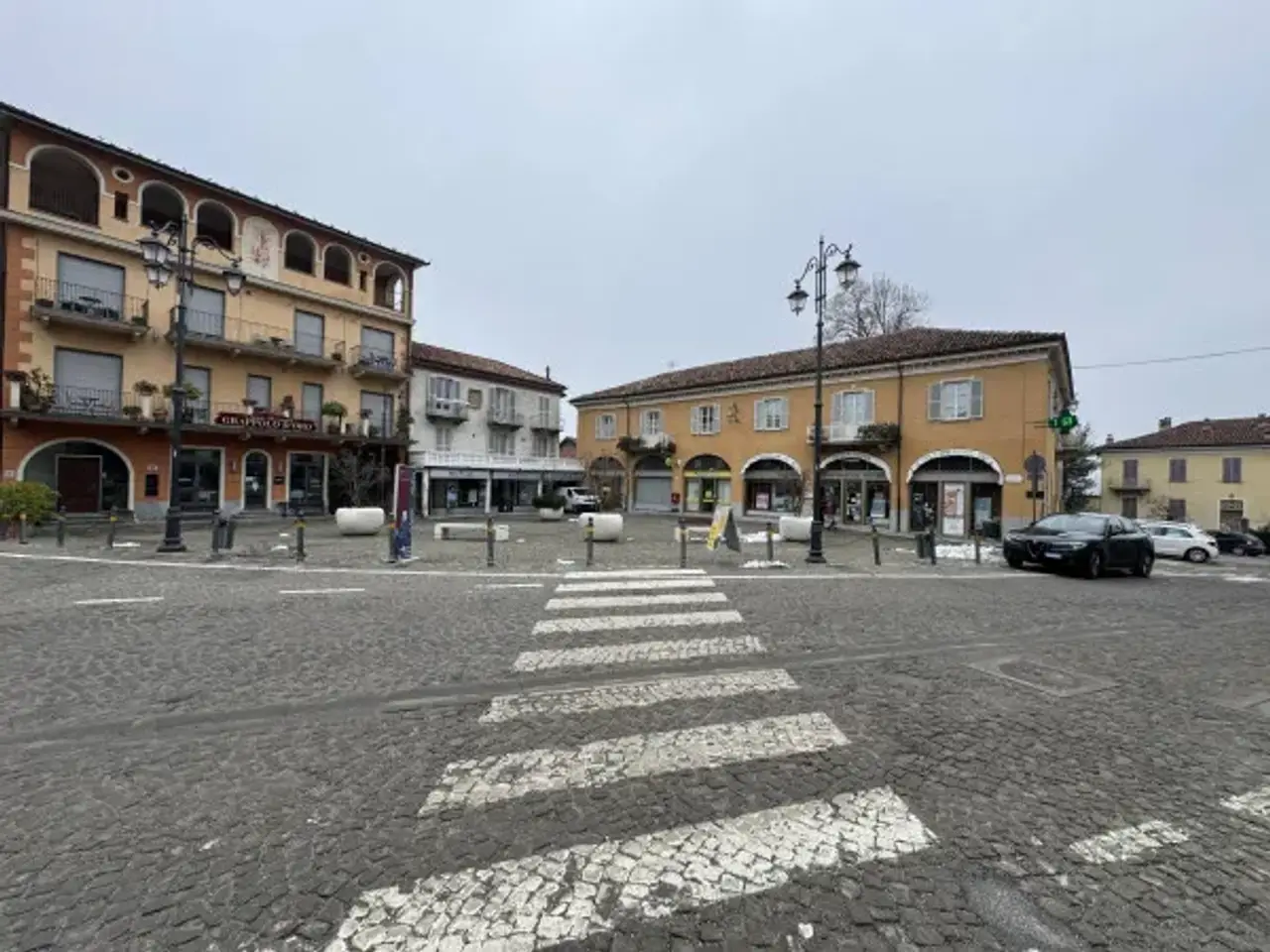 Minimarket in Piazza Re Umberto I, Monforte D'Alba, {3} - Foto 2