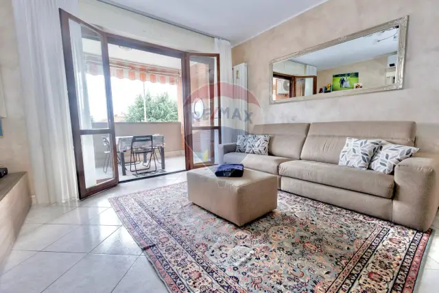 3-room flat in Via Cesare Battisti 13, Arcore - Photo 1