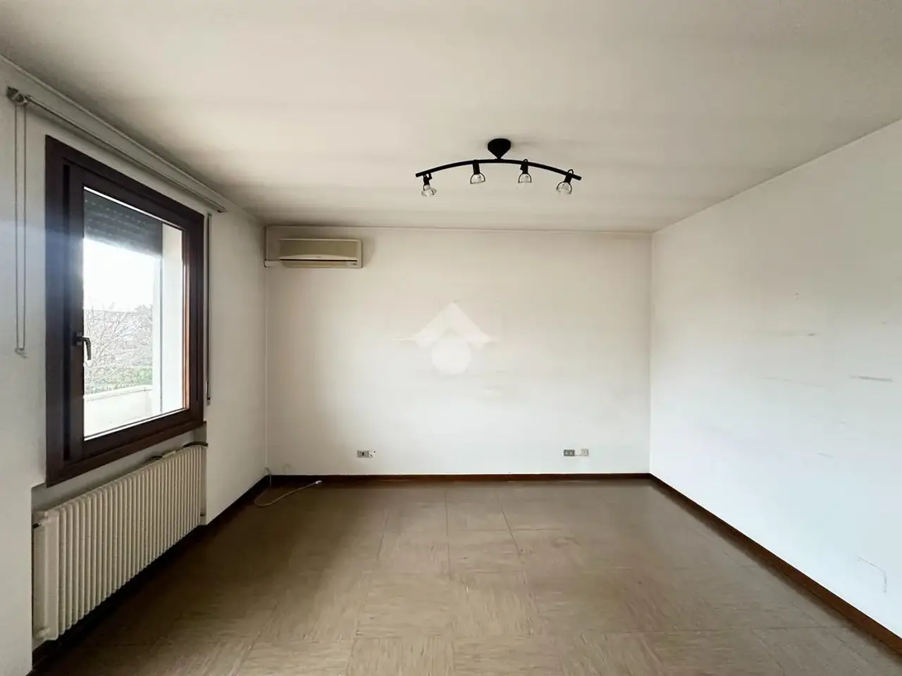 Ufficio in Via Pietro Damini 43, Castelfranco Veneto, {3} - Foto 2