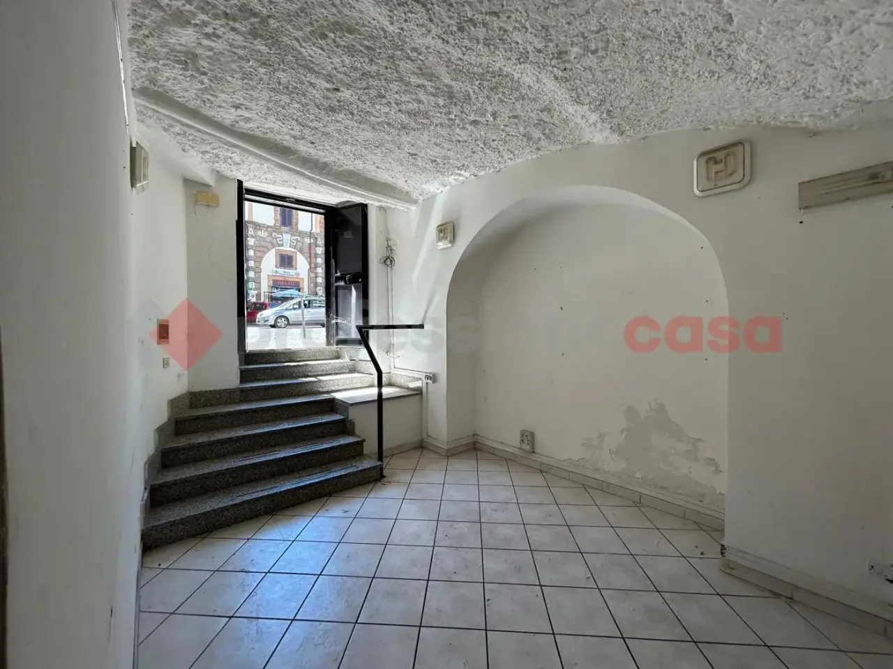 Negozio in Piazza Guglielmo Marconi, Zagarolo, {3} - Foto 1