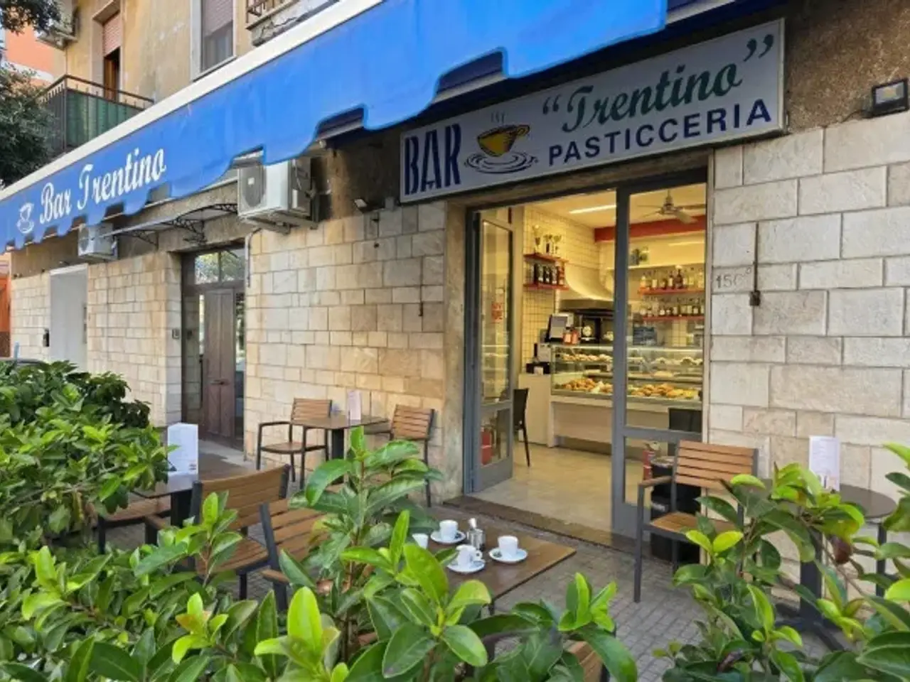 Negozio in Via San Cesario 156/B, Lecce, {3} - Foto 1