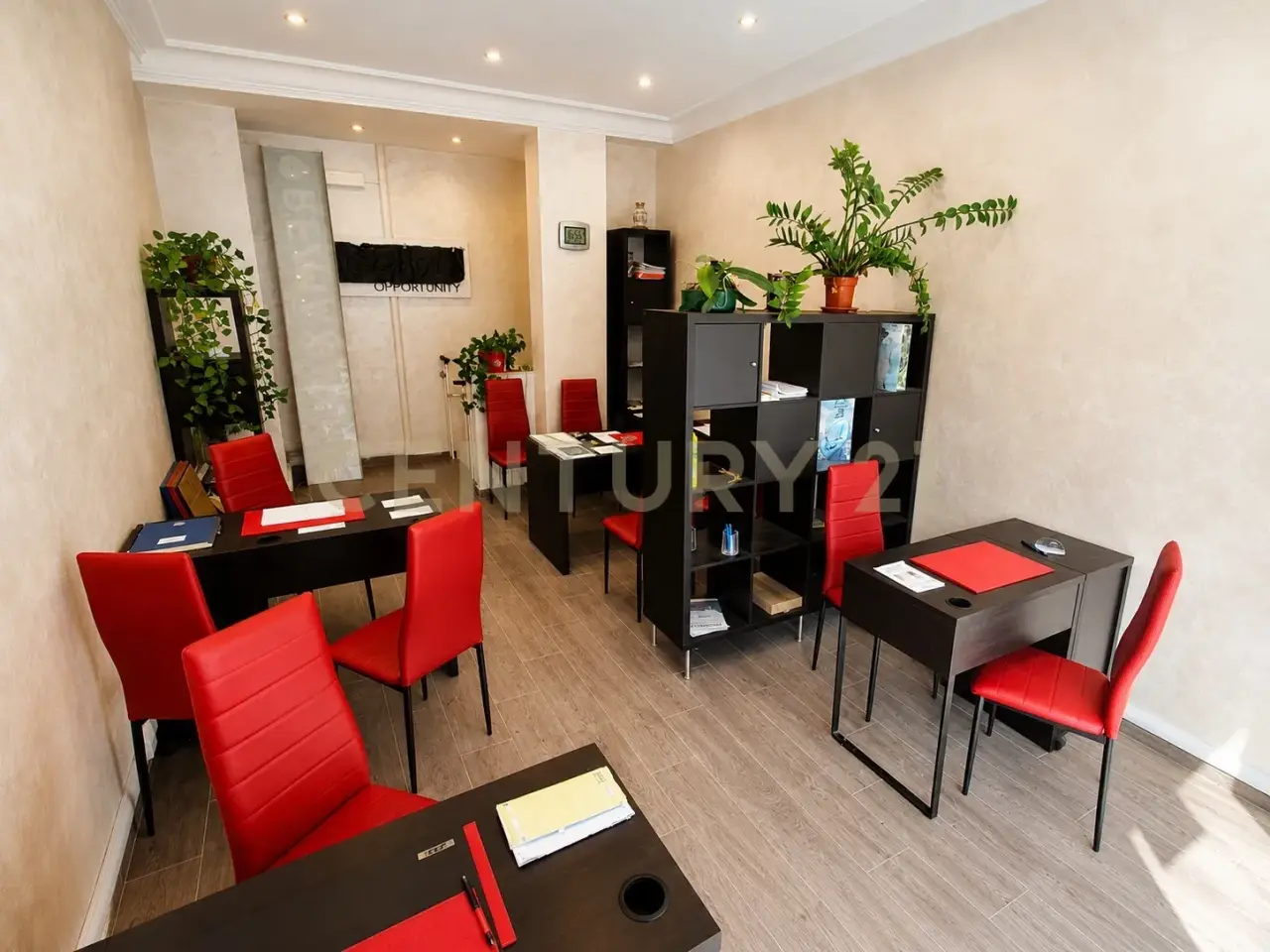 Agenzia immobiliare in Via Val Chisone 24, Roma, {3} - Foto 1